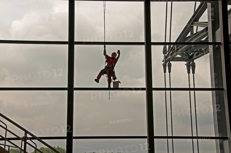 Window cleaner