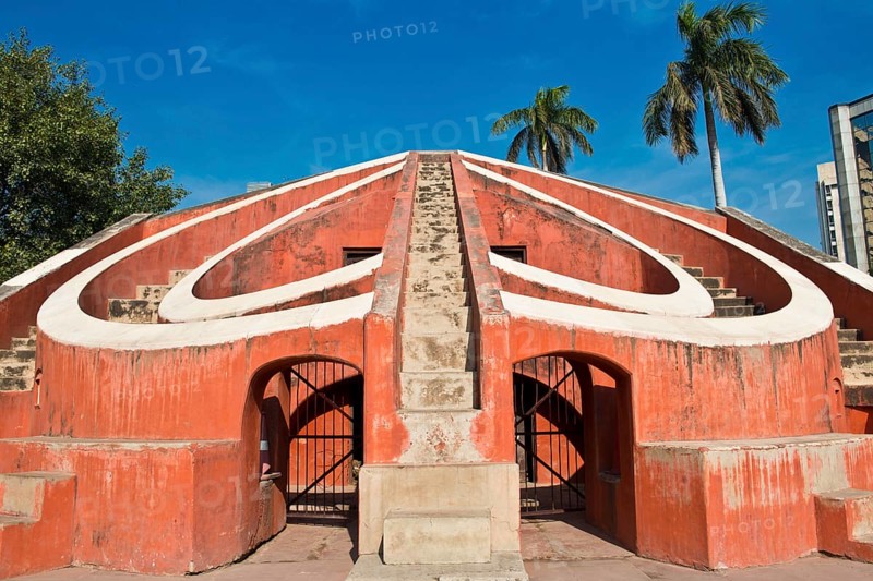 Oversized astronomical observation instrument of the observatory of Jantar Mantar
