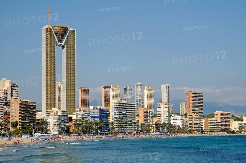 Playa de Poniente beach with the Intempo skyscraper or Benidorm Edificio Intempo