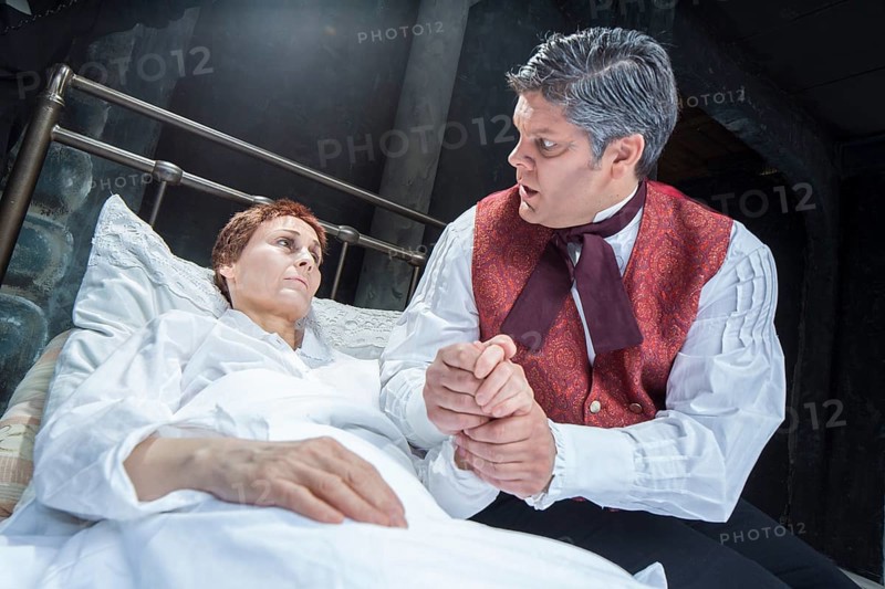 Fantine lying close to death