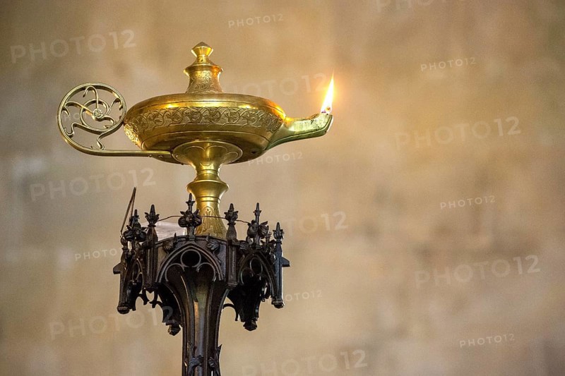 Oil lamp on the Tomb of the Unknown Soldier in the Chapter House
