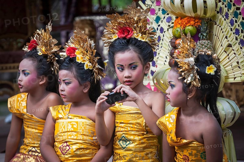 Girls at a Barong dance