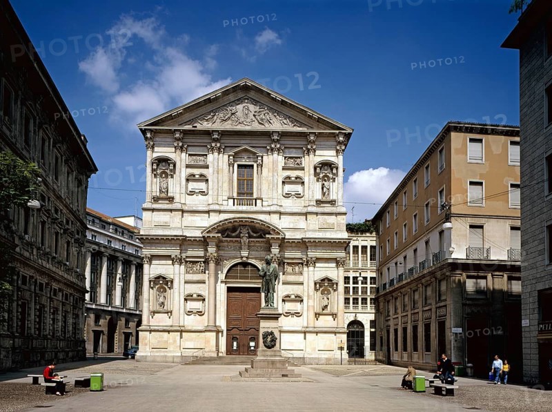 West façade of the church of San Fedele with a monument to Alessandro Manzoni