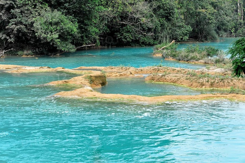 Turquoise-coloured water at the Cataratas de Agua Azul