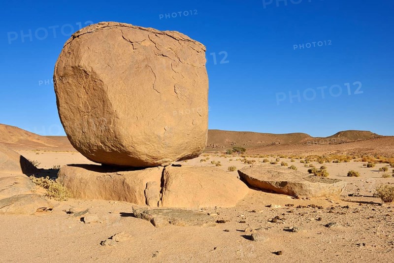 Huge granite boulders in the Teffedest Mountains