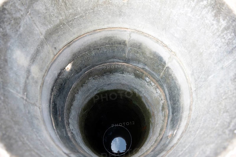 Well shaft made of concrete pipes