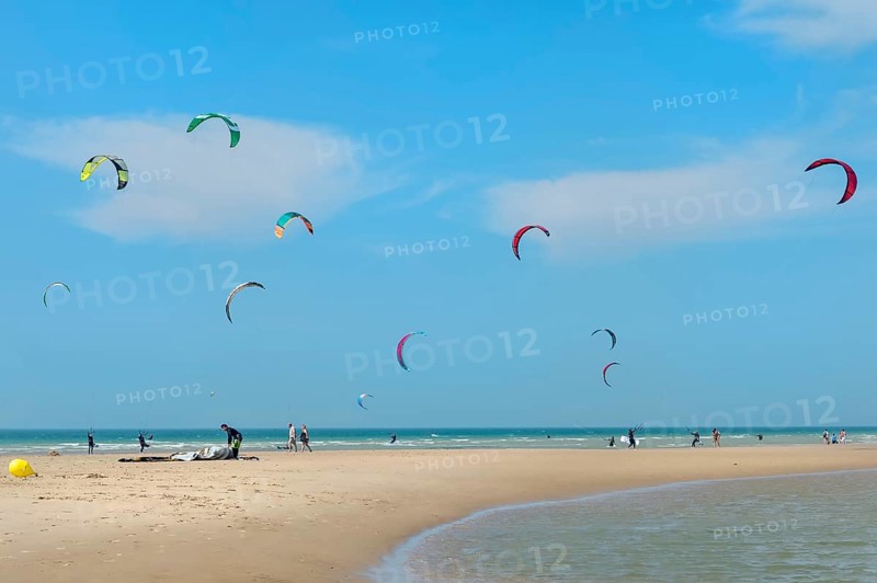 Kite surfers on Wissant Beach