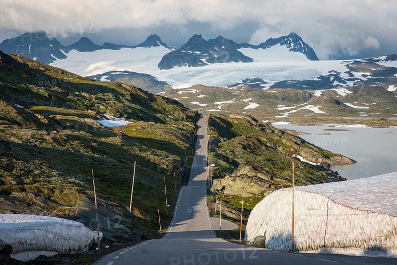 Sognefjellsvegen mountain pass road along Rv 55