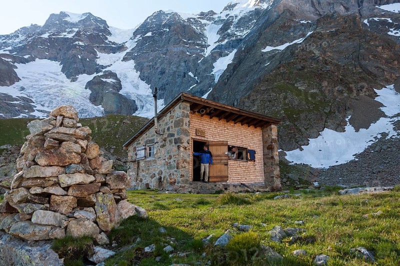 Two hikers at the Schmadrihuette mountain hut