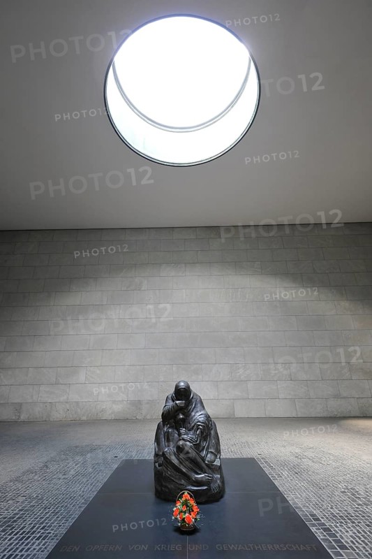 Memorial sculpture
