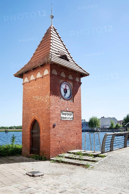Hauptpegel main water gauge building