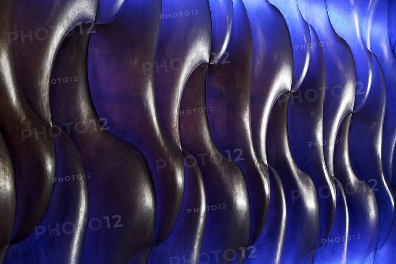 Wall made of curved perspex