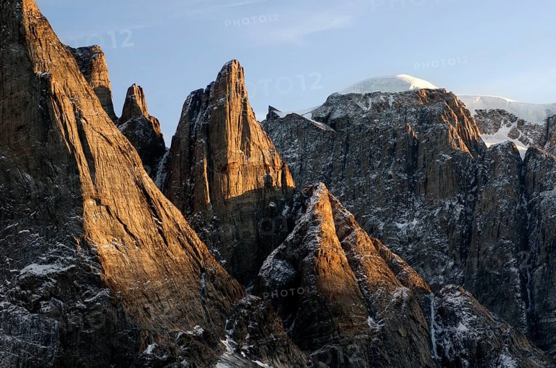 Evening light on the mountain scenery of Øfjord