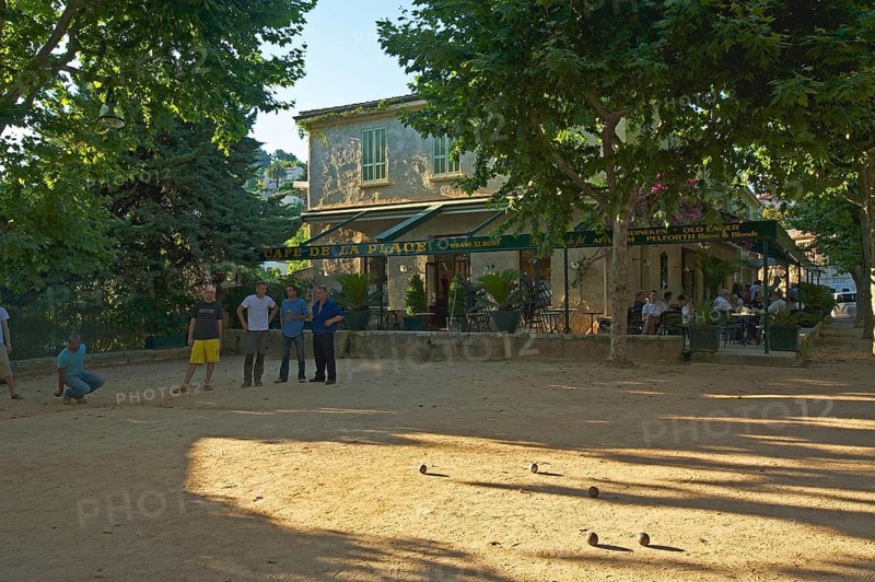 Boule players