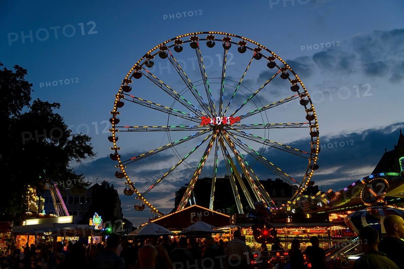 Ferris wheel at dusk