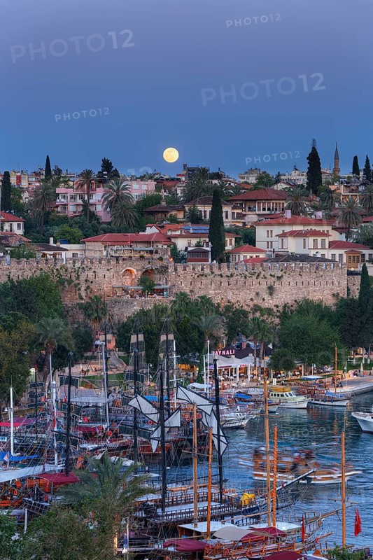 Moonrise over the harbour