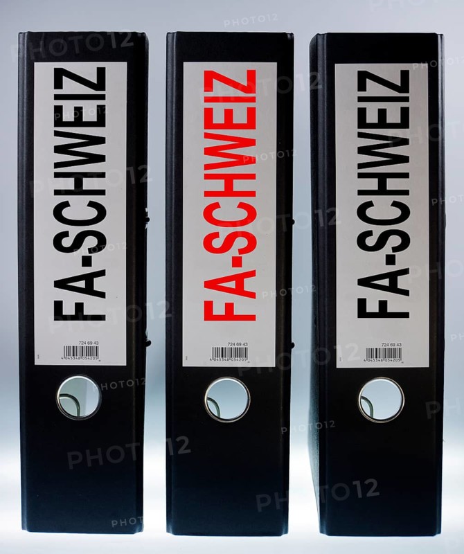 Three file folders labeled "FA-Schweiz"