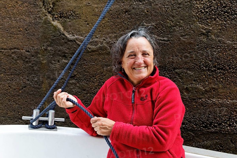 Holidaymaker holding a rope to secure the boat in the lock chamber