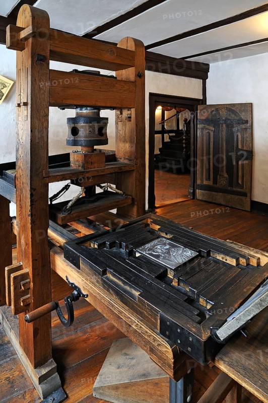 Relief printing press for printing woodcuts