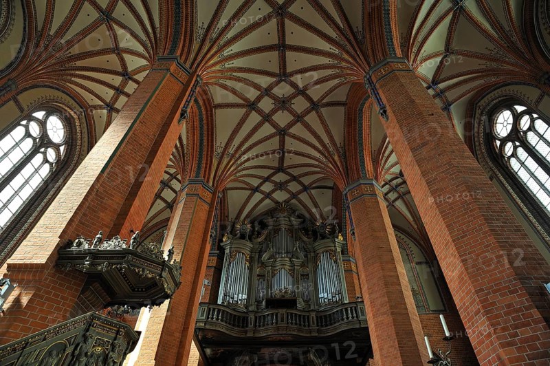 Vaulted ceiling with columns