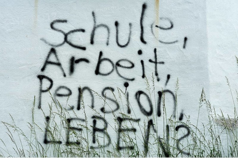 Graffiti on a wall "Schule