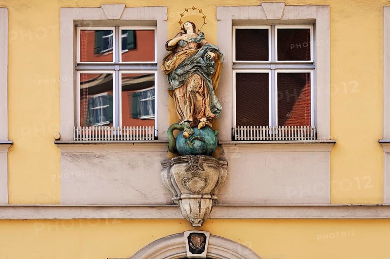 Statue