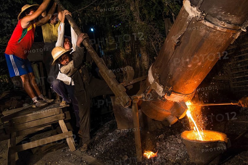 Workers in a foundry