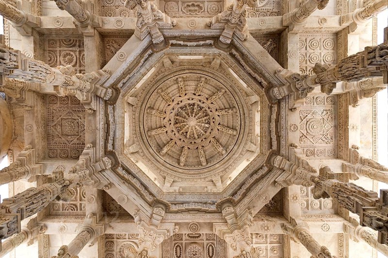 Interior hall with ornate pillars and ceilings