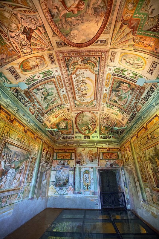 Room with frescoes by Livio Agresti