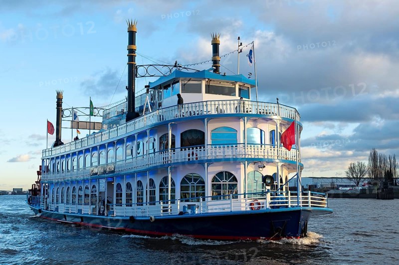 Paddle steamer