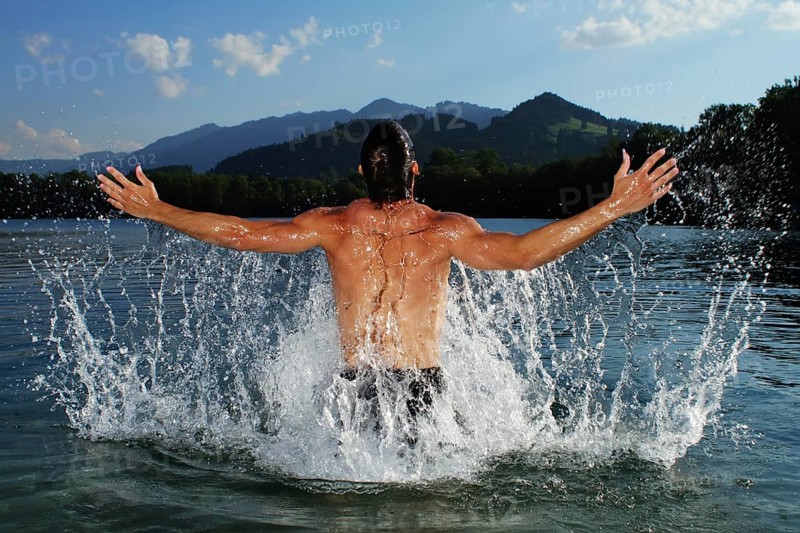 Man splashing about in a lake in Sonthofen