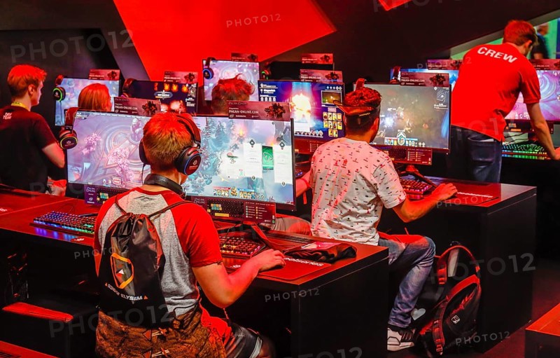 Young visitors at the pagan-online computer game in front of screens