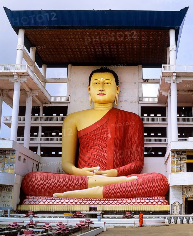 Giant Buddha statue at the Weherahena Temple