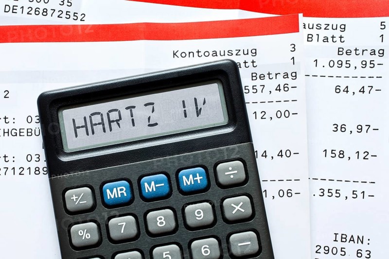 Calculator with the term "Hartz IV" in the display and bank statements