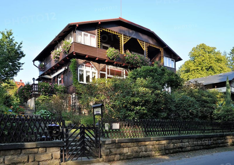 Mansion in the Waldvillenkolonie district