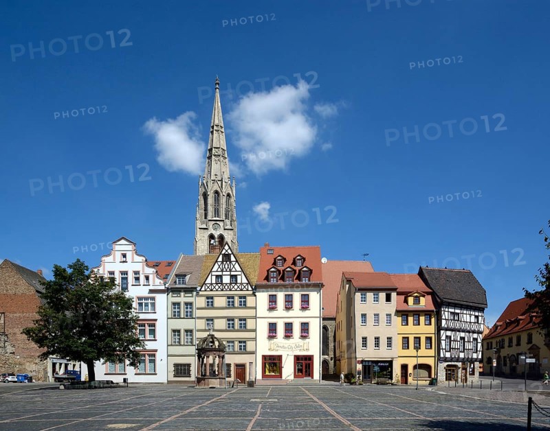 Market square with the town church of St. Maximi