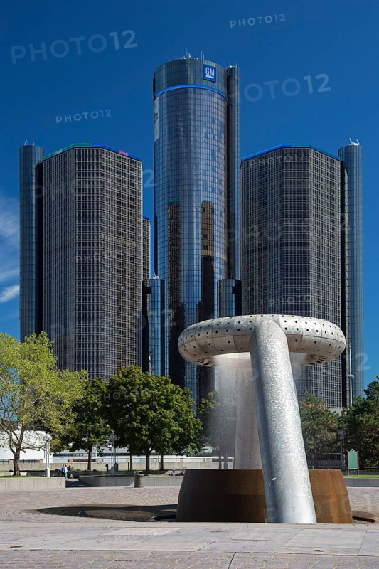 General Motors headquarters and the Detroit Marriott Hotel in the Renaissance Center with the Noguchi Fountain in Hart Plaza in the foreground