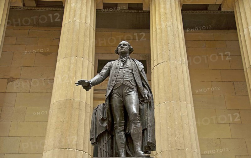George Washington monument in front of the Federal Hall on Wall Street