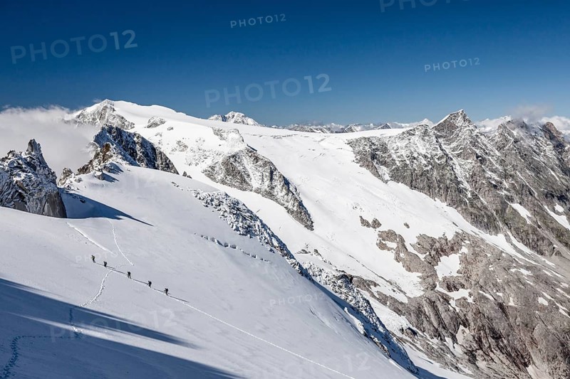Mountaineers during the ascent to the Loffler