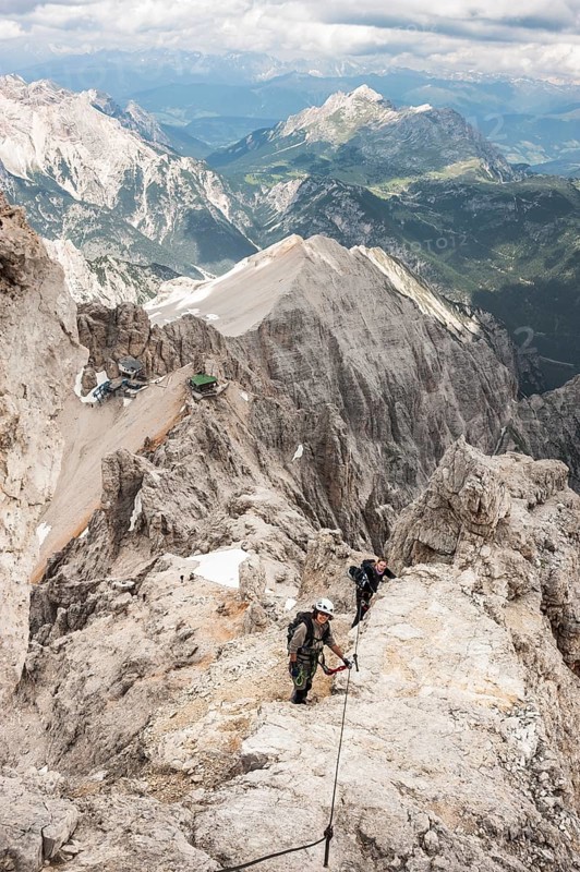 Female moutaineers on the Marino Bianchi Via Ferrata
