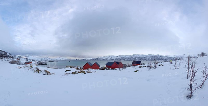 Cottages on Kvalsundet