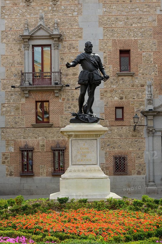 Plaza de la Villa with statue of Don Alvaro de Bazan