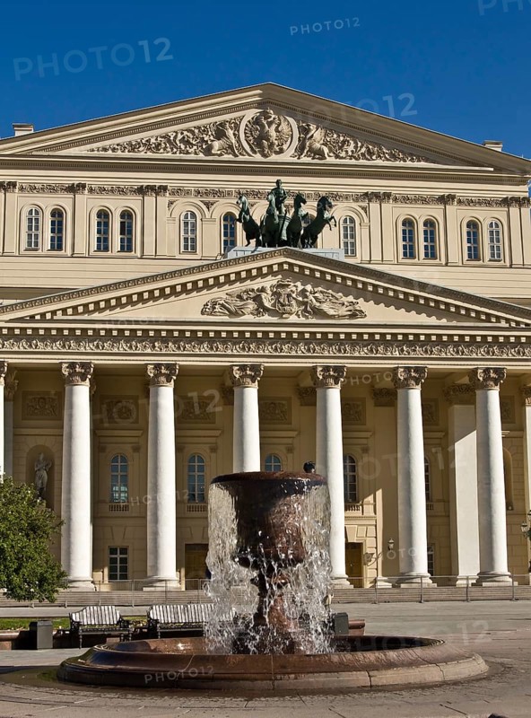 Bolshoi Theatre and fountain