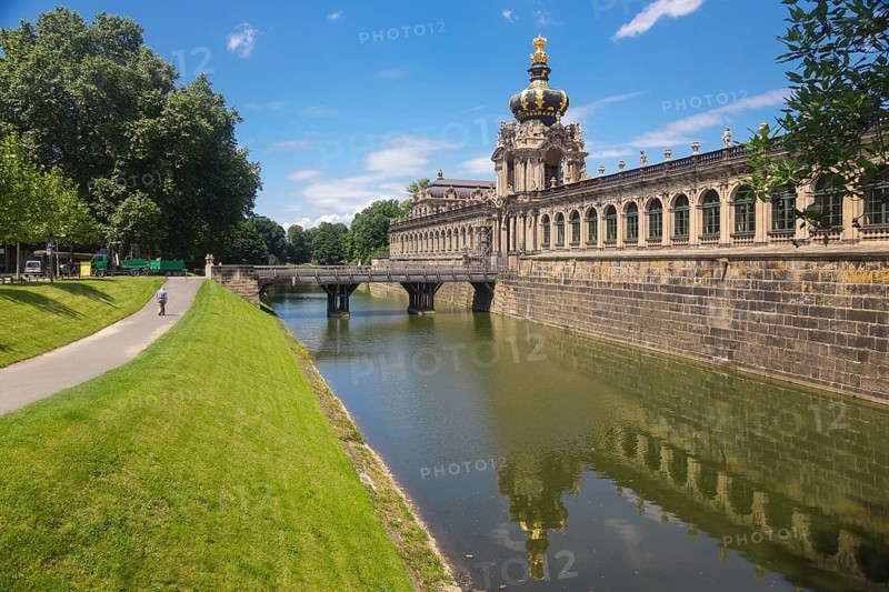 Outside view of the Kronentor