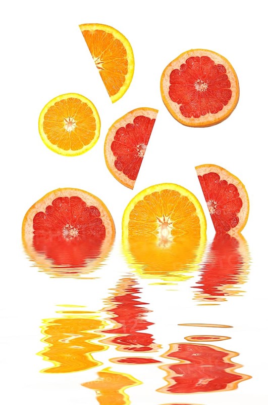 Orange slices and grapefruit slices with reflections in water