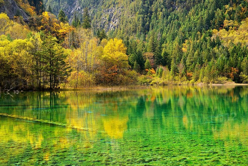Five Flower Lake in autumnal environment