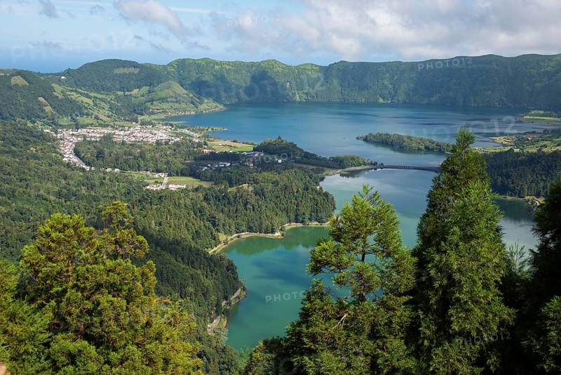 Lagoa Verde and Lagoa Azul