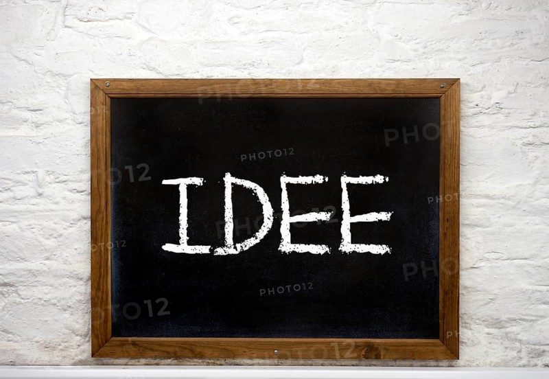 Chalkboard with the word 'Idee'