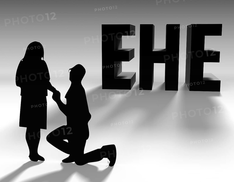 Man proposing to a woman