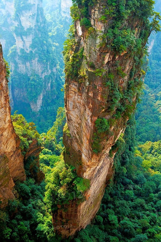 Avatar' mountains with vertical quartz sandstone rocks